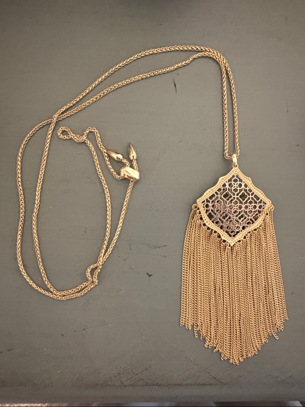 EUC Kendra Scott Kingston Long Pendant Fringe Necklace